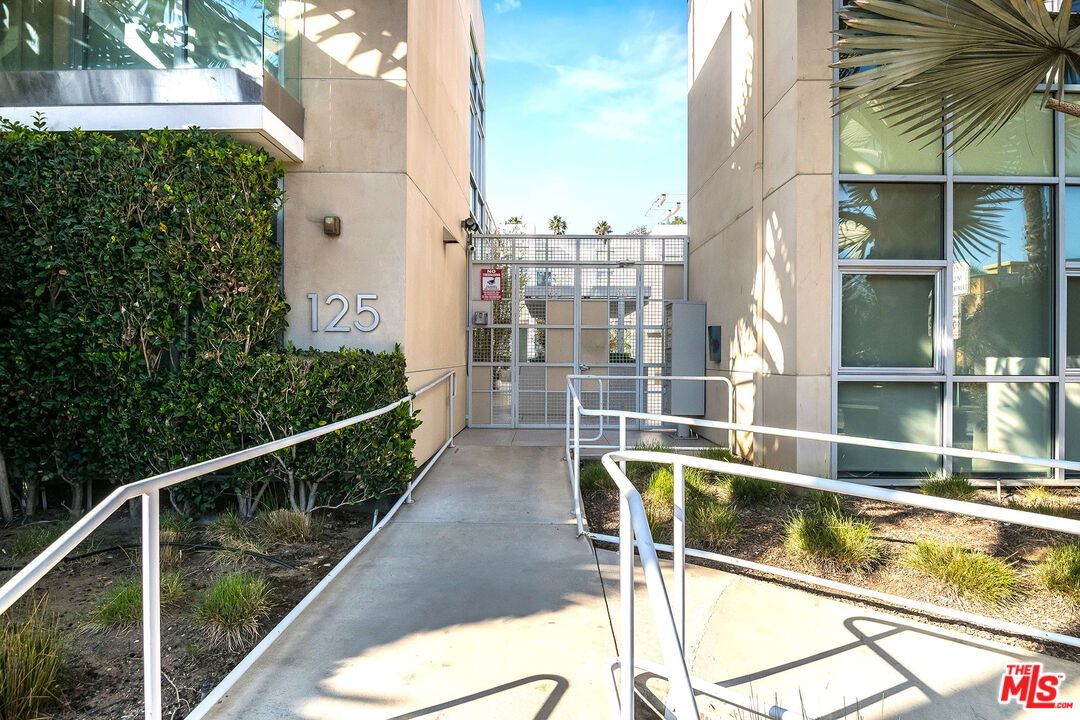 125 Pacific St Unit: 5