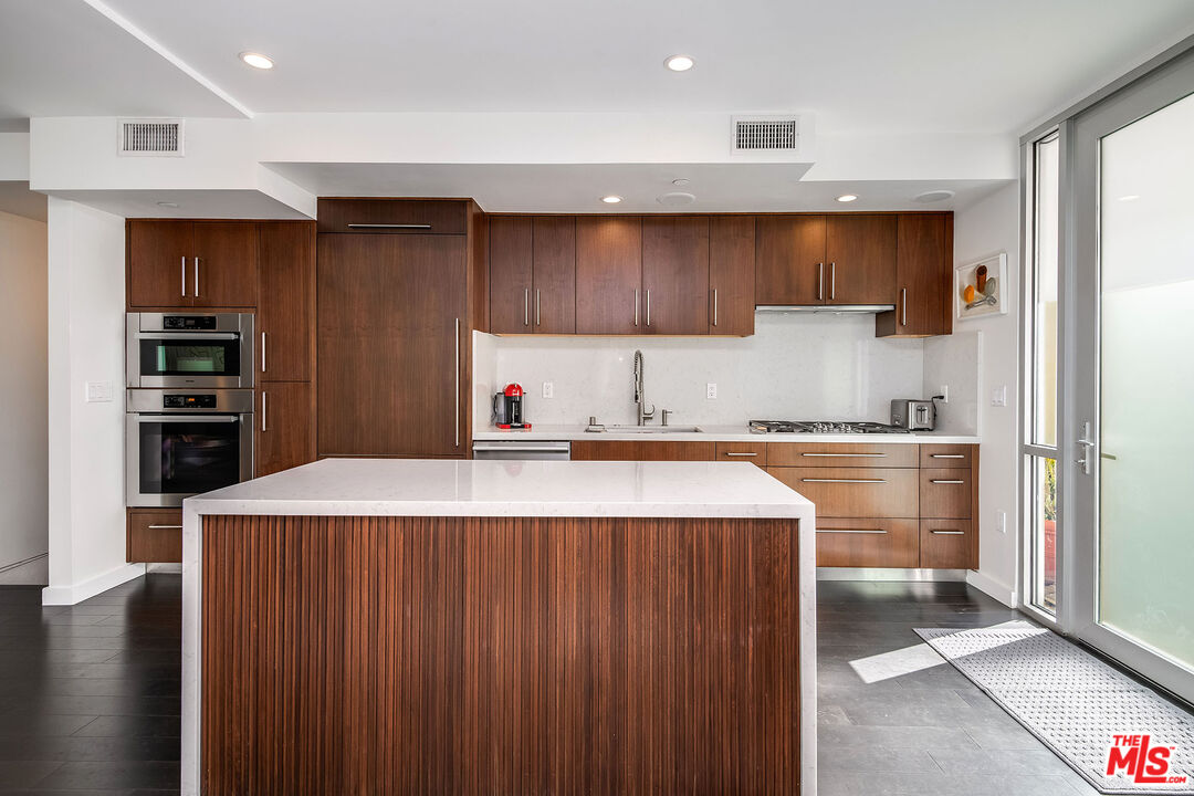 125 Pacific St Unit: 5