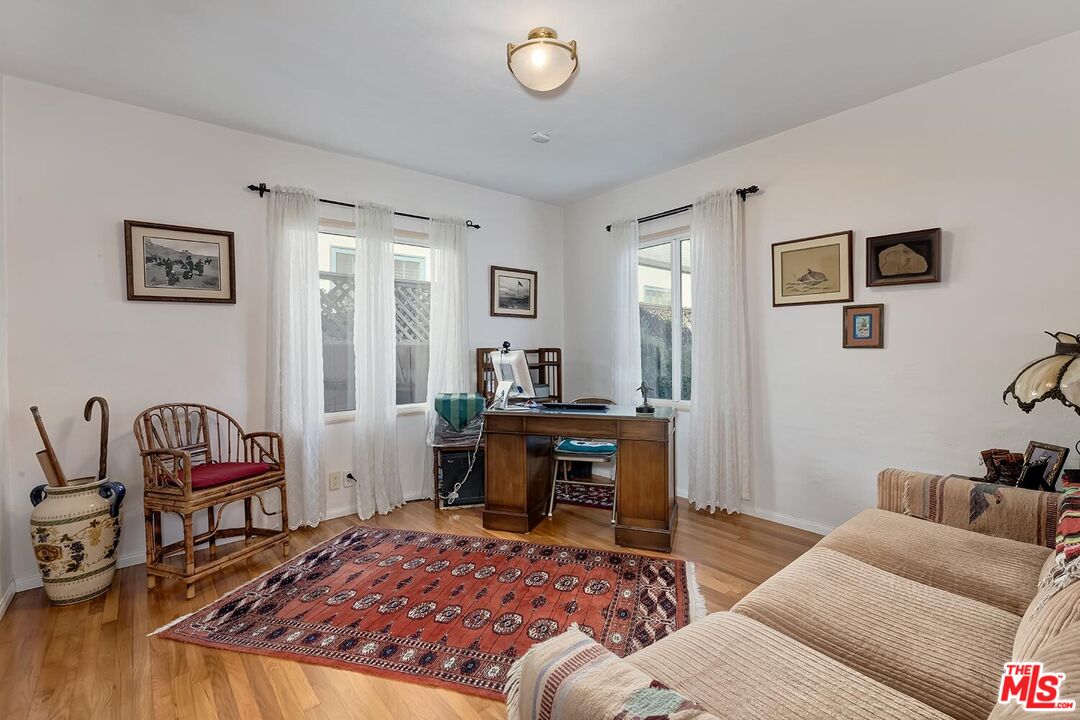304 S Canon Dr