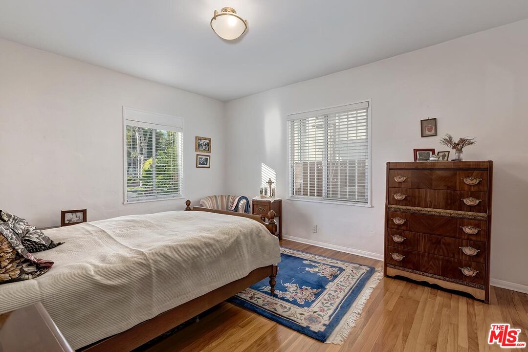304 S Canon Dr