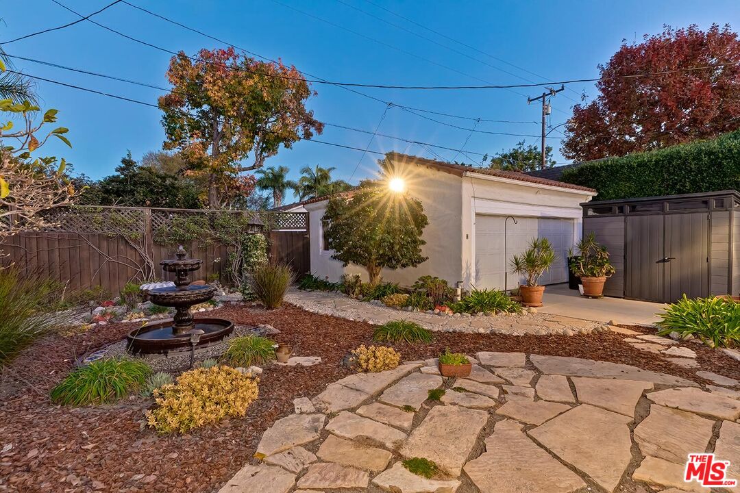 304 S Canon Dr