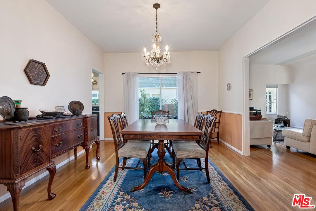 304 S Canon Dr