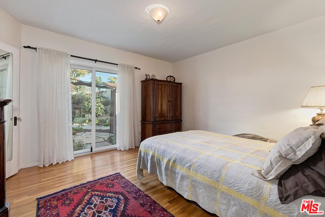 304 S Canon Dr