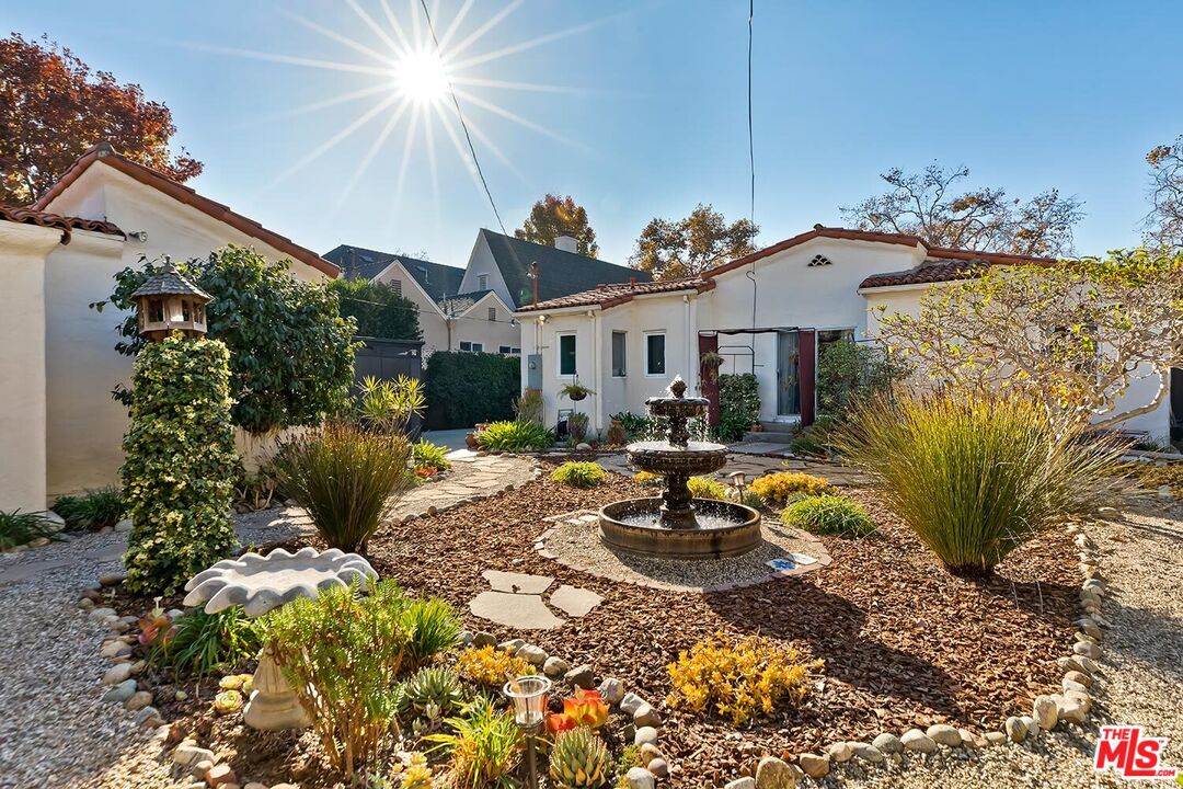 304 S Canon Dr