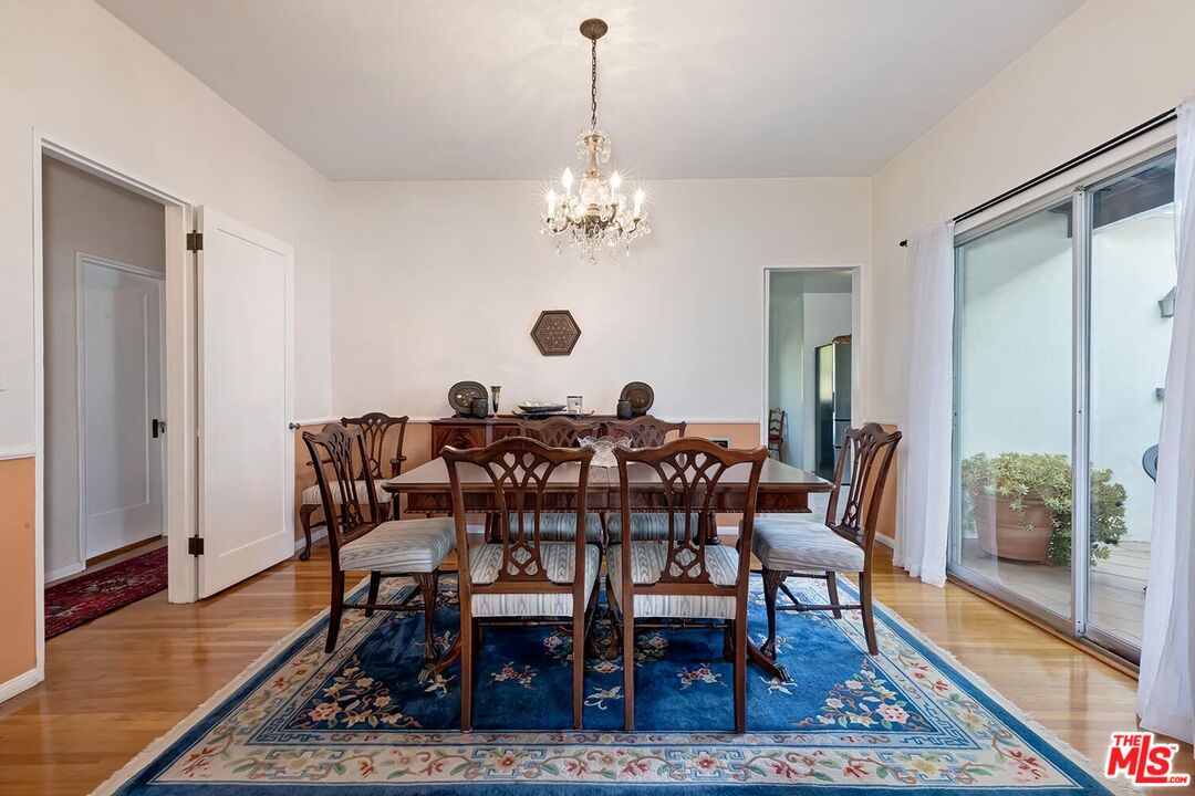 304 S Canon Dr