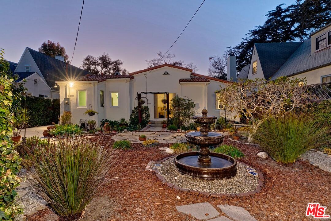 304 S Canon Dr