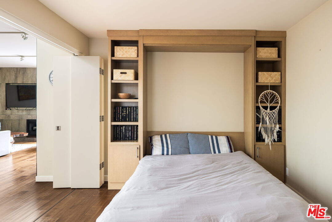 211 S Spalding Dr Unit: N105