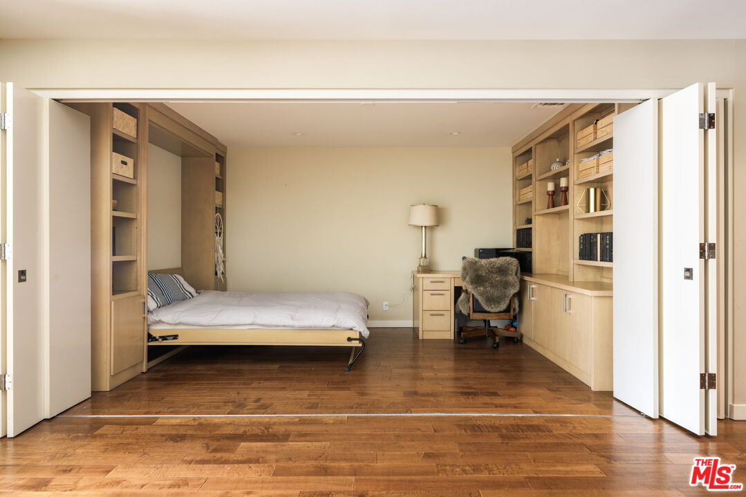 211 S Spalding Dr Unit: N105