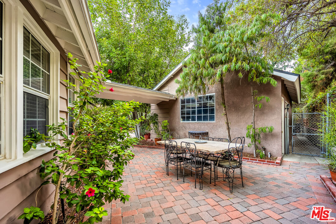 4500 White Oak Pl