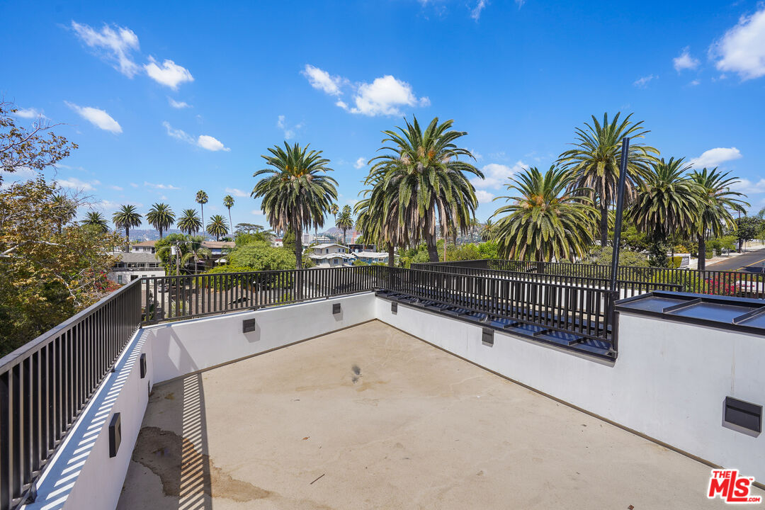 966 Sanborn Ave Unit: B