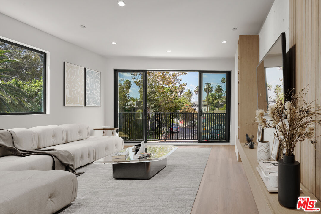 966 Sanborn Ave Unit: B