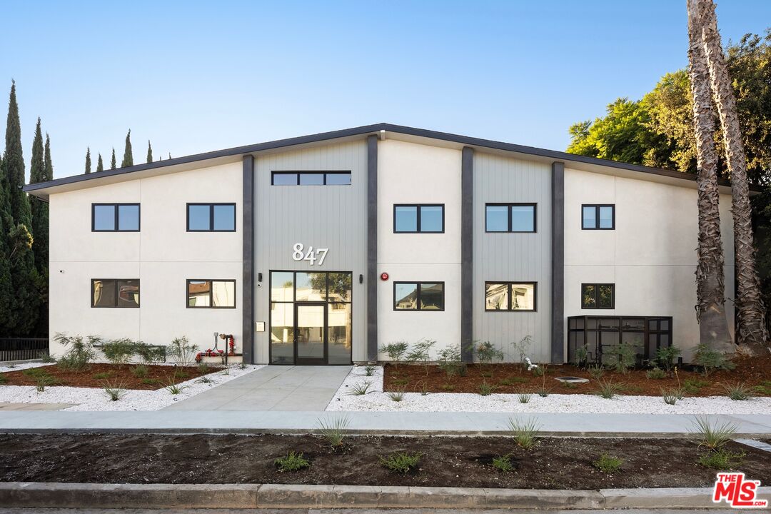 847 S Sherbourne Dr Unit: 13