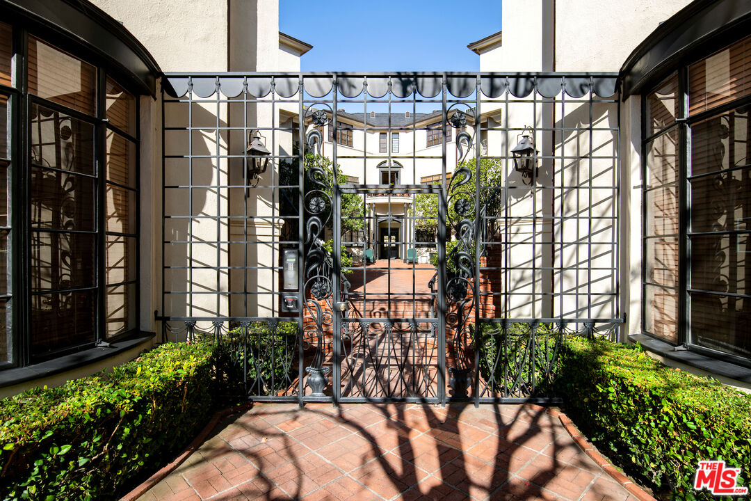 165 S Rodeo Dr