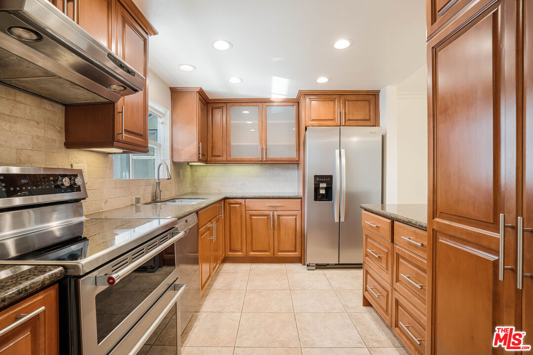 4950 Louise Ave Unit: 302