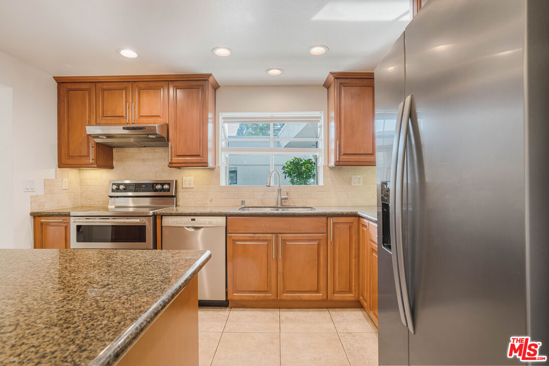 4950 Louise Ave Unit: 302