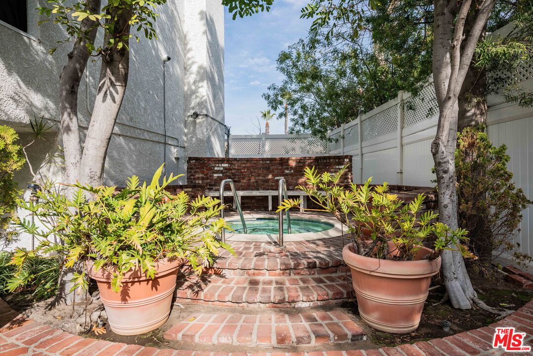 4950 Louise Ave Unit: 302