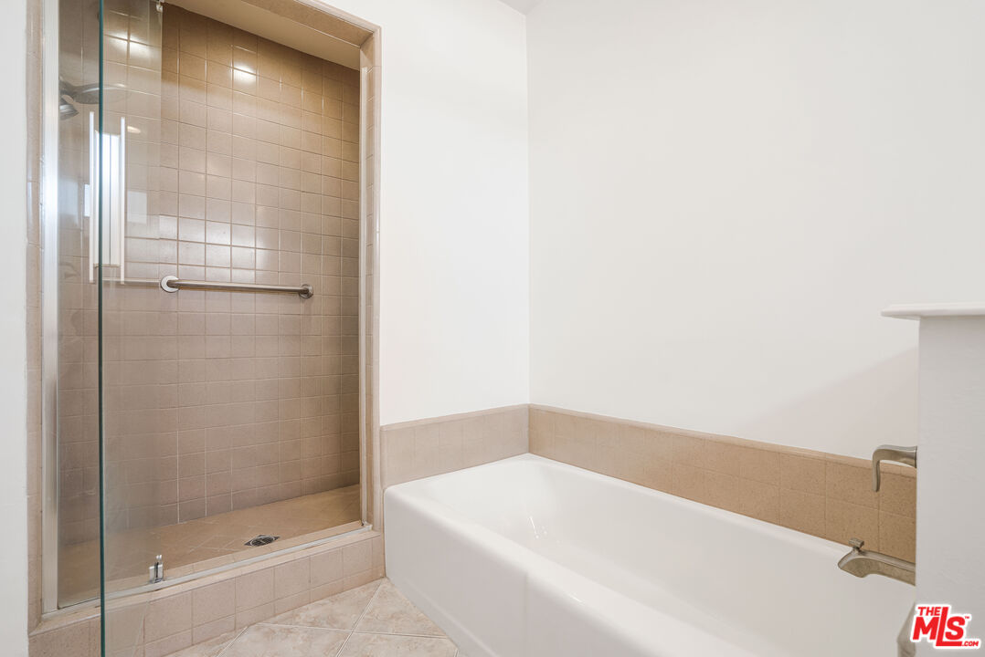 4950 Louise Ave Unit: 302