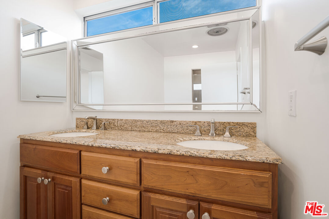 4950 Louise Ave Unit: 302