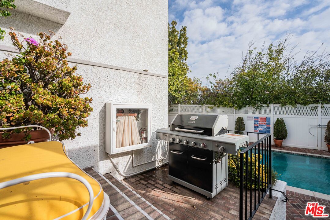 4950 Louise Ave Unit: 302