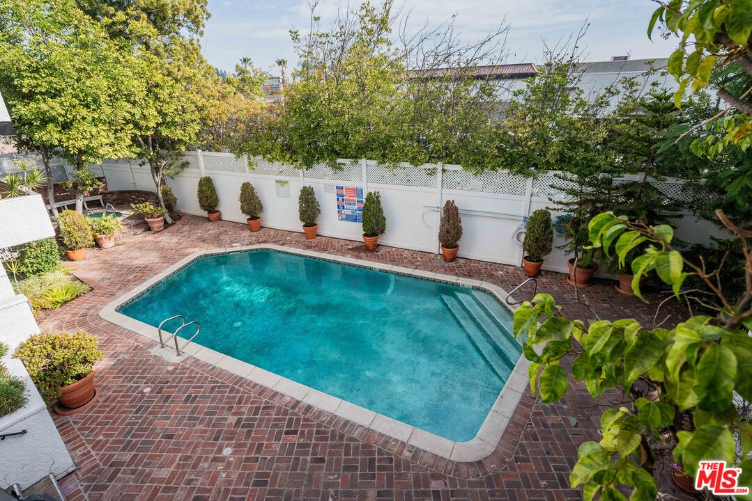 4950 Louise Ave Unit: 302