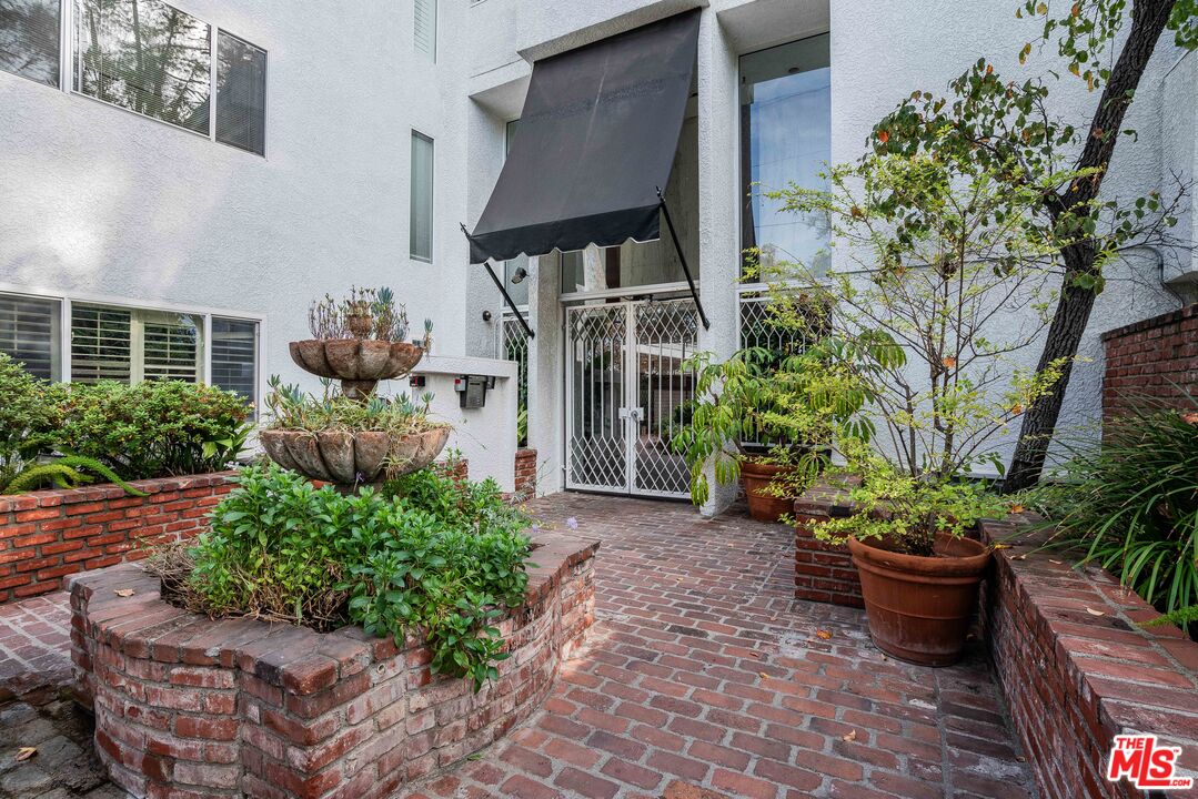 4950 Louise Ave Unit: 302