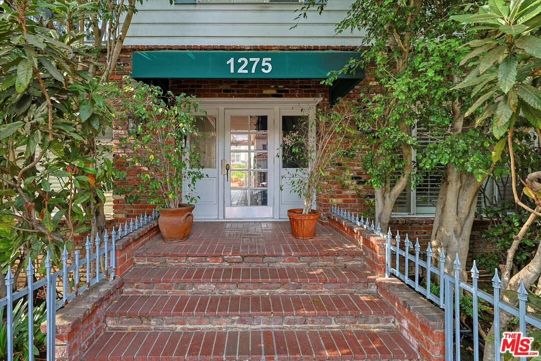 1275 N Harper Ave Unit: 4