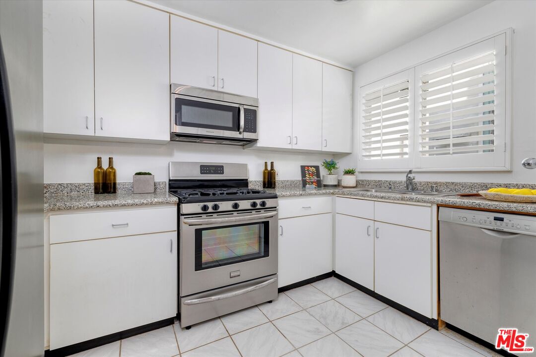 1275 N Harper Ave Unit: 4