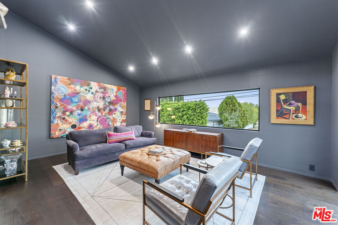 11272 Laurie Dr