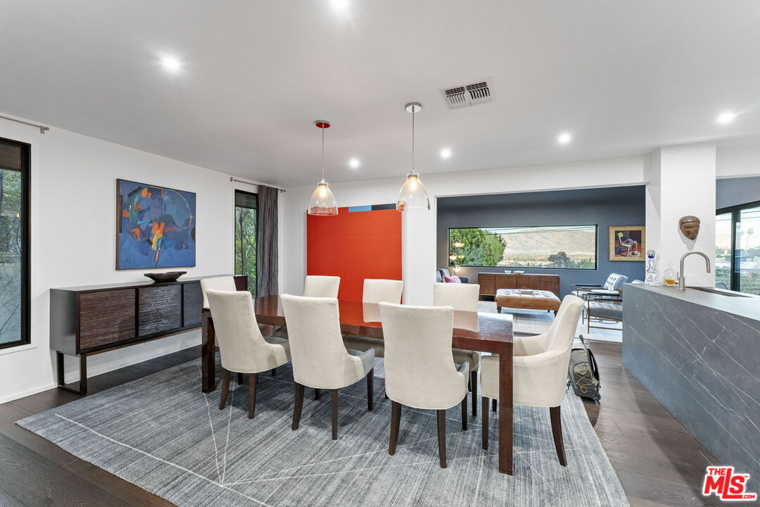 11272 Laurie Dr