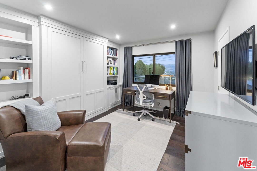 11272 Laurie Dr