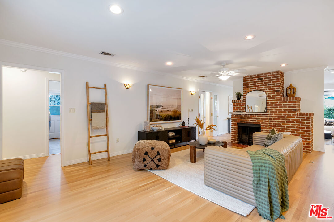 5035 Greenbush Ave