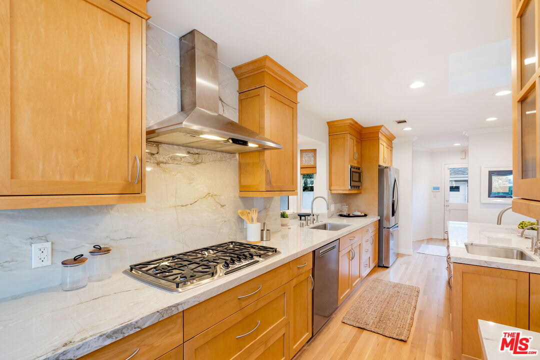 5035 Greenbush Ave