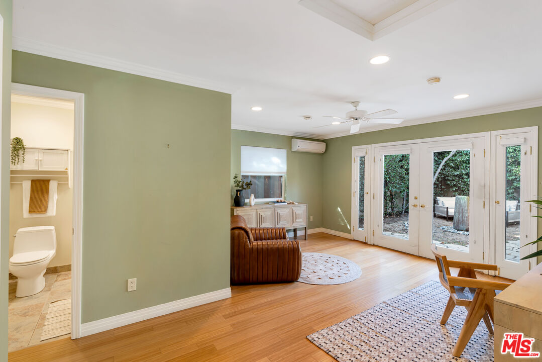 5035 Greenbush Ave