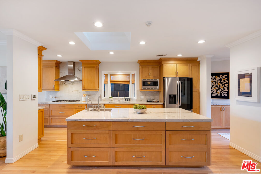 5035 Greenbush Ave