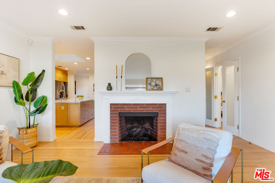 5035 Greenbush Ave