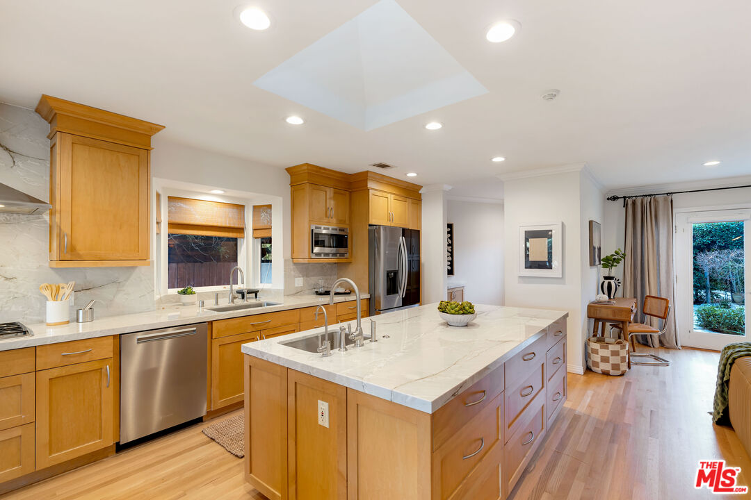 5035 Greenbush Ave