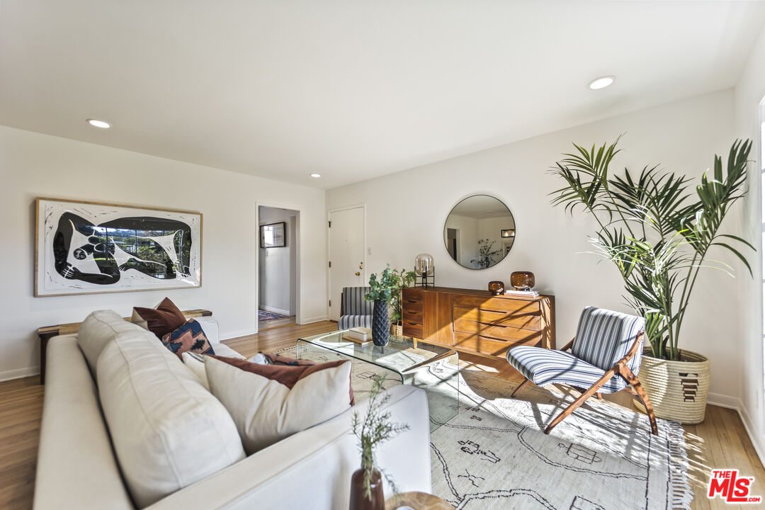 939 N Glendale Ave Unit: 3