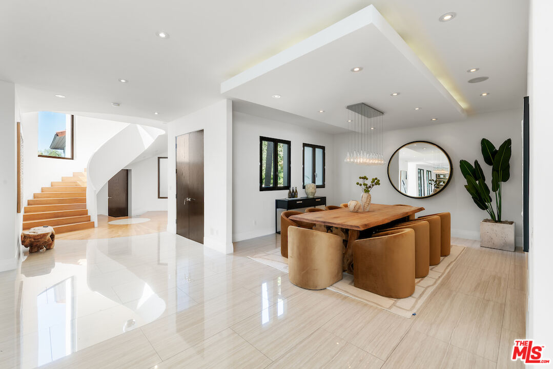 1280 Angelo Dr