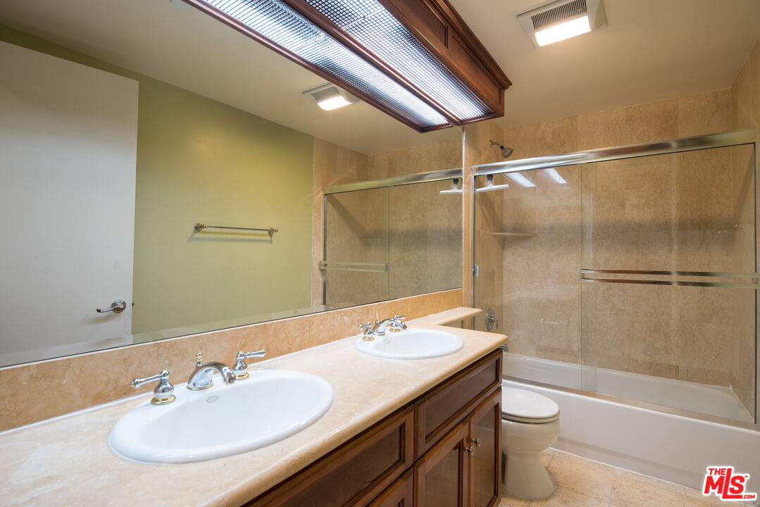 11824 Darlington Ave Unit: PH3