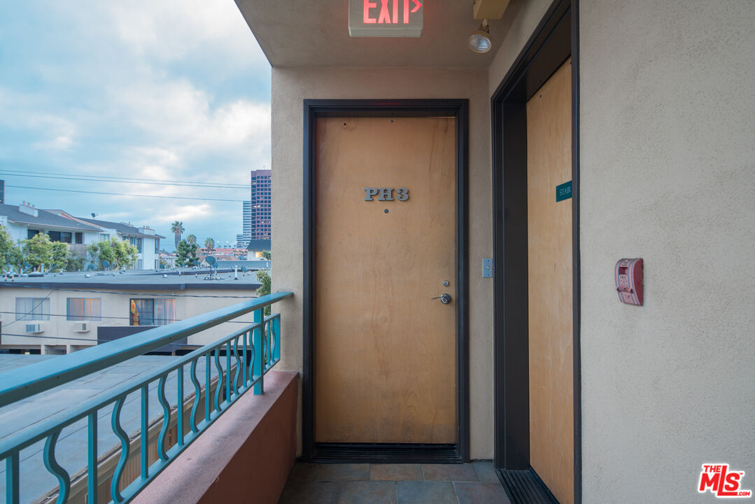 11824 Darlington Ave Unit: PH3