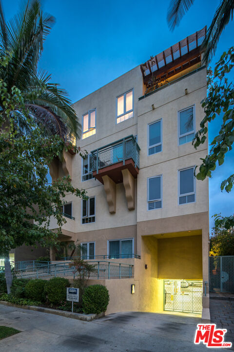 11824 Darlington Ave Unit: PH3
