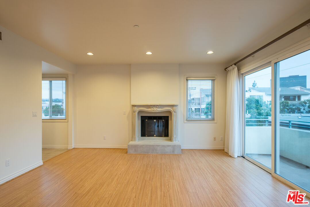 11824 Darlington Ave Unit: PH3