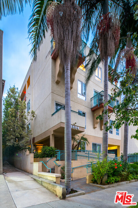 11824 Darlington Ave Unit: PH3