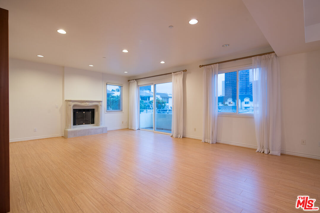 11824 Darlington Ave Unit: PH3