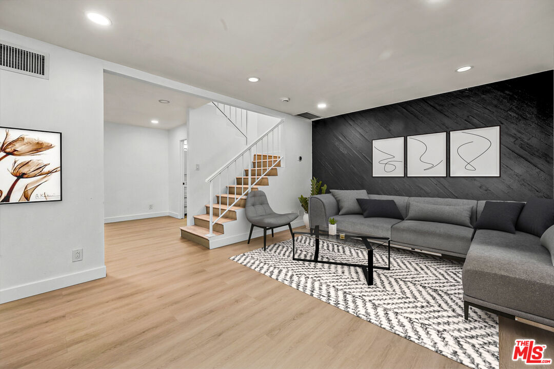 7301 Lennox Ave Unit: D03