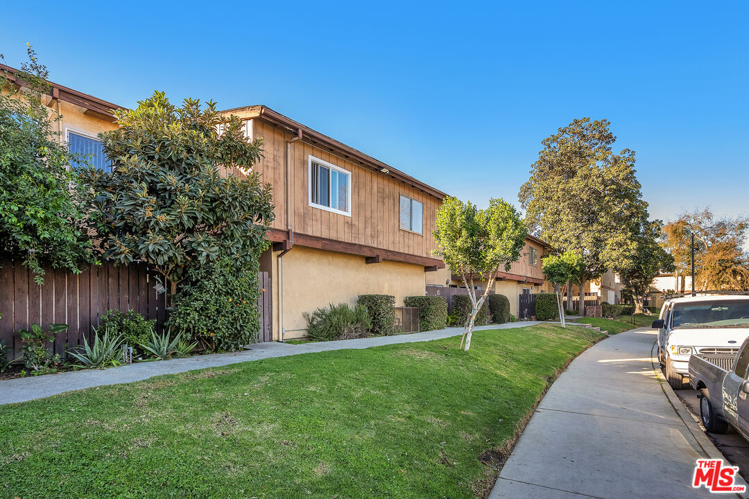 7301 Lennox Ave Unit: D03
