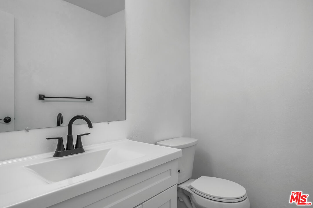 7301 Lennox Ave Unit: D03