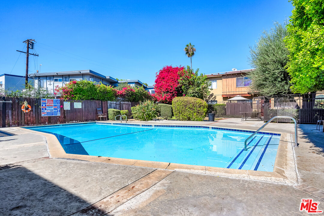 7301 Lennox Ave Unit: D03
