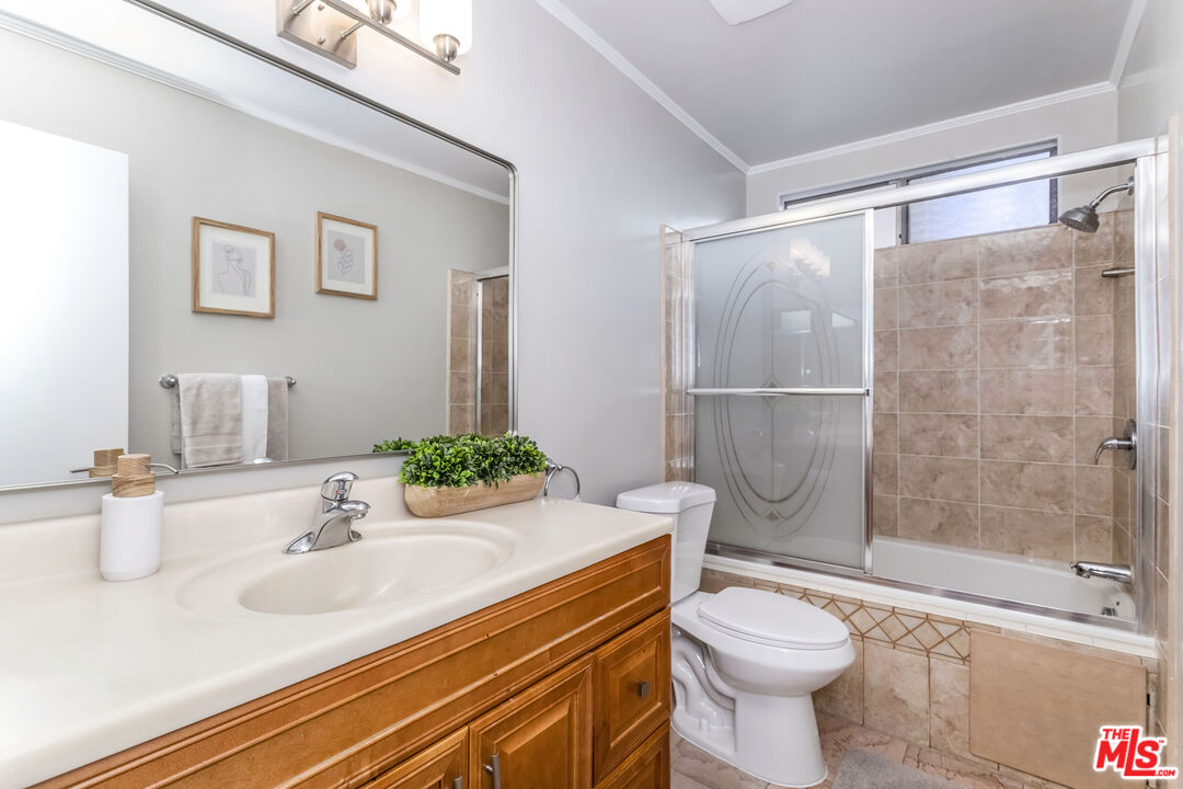 15080 Victory Blvd Unit: 204