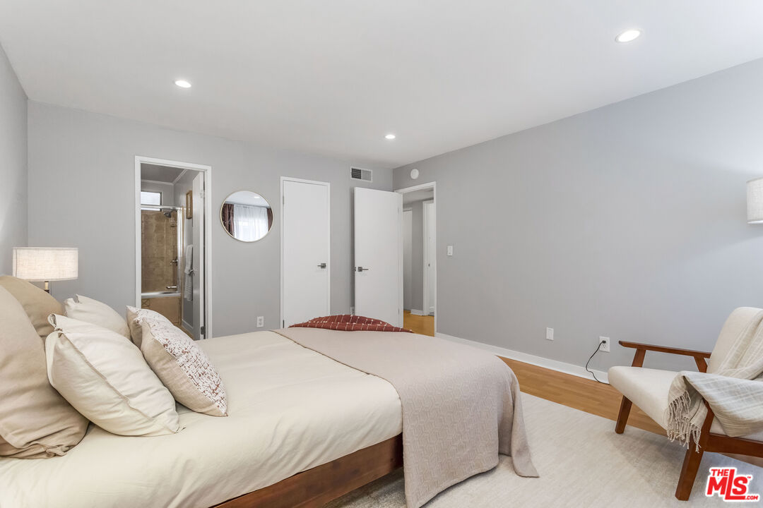 15080 Victory Blvd Unit: 204